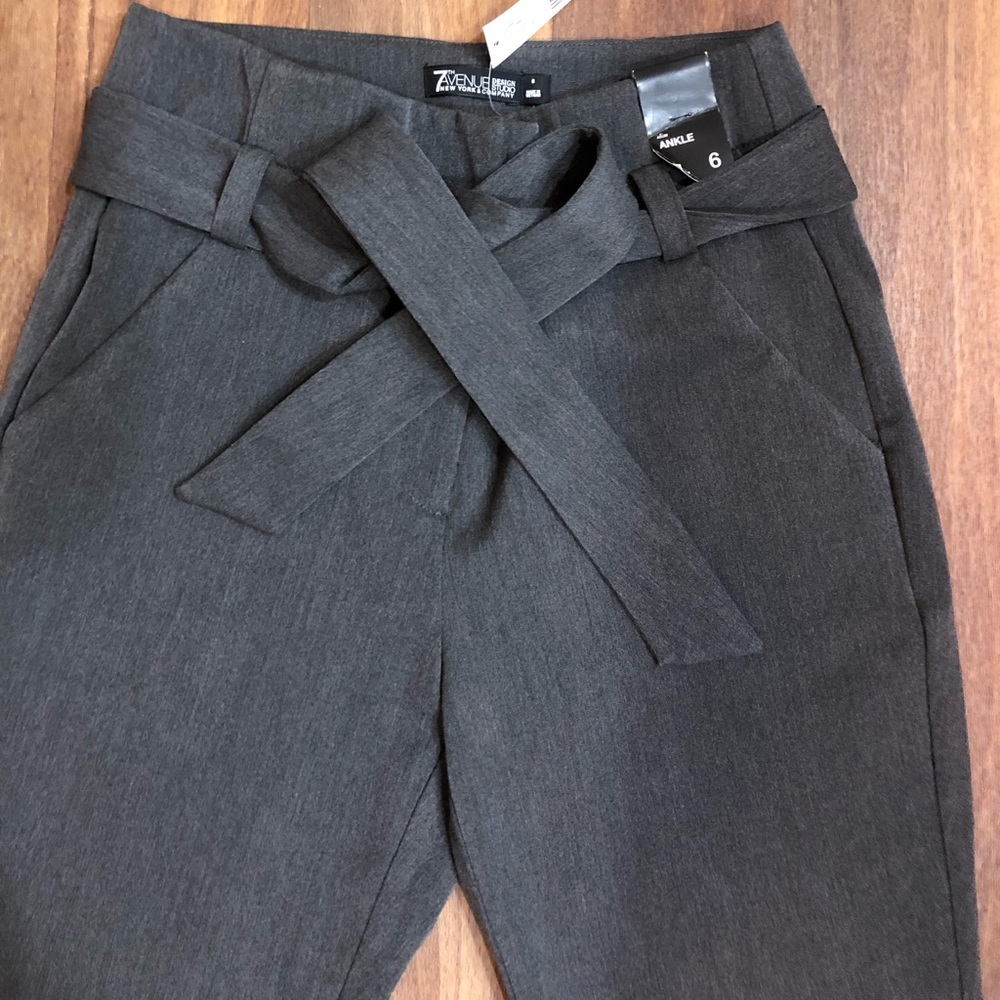 NEW w/ Tags!!! NYandCompany 7th Avenue Design Studio High-Waisted Belted Pants!!